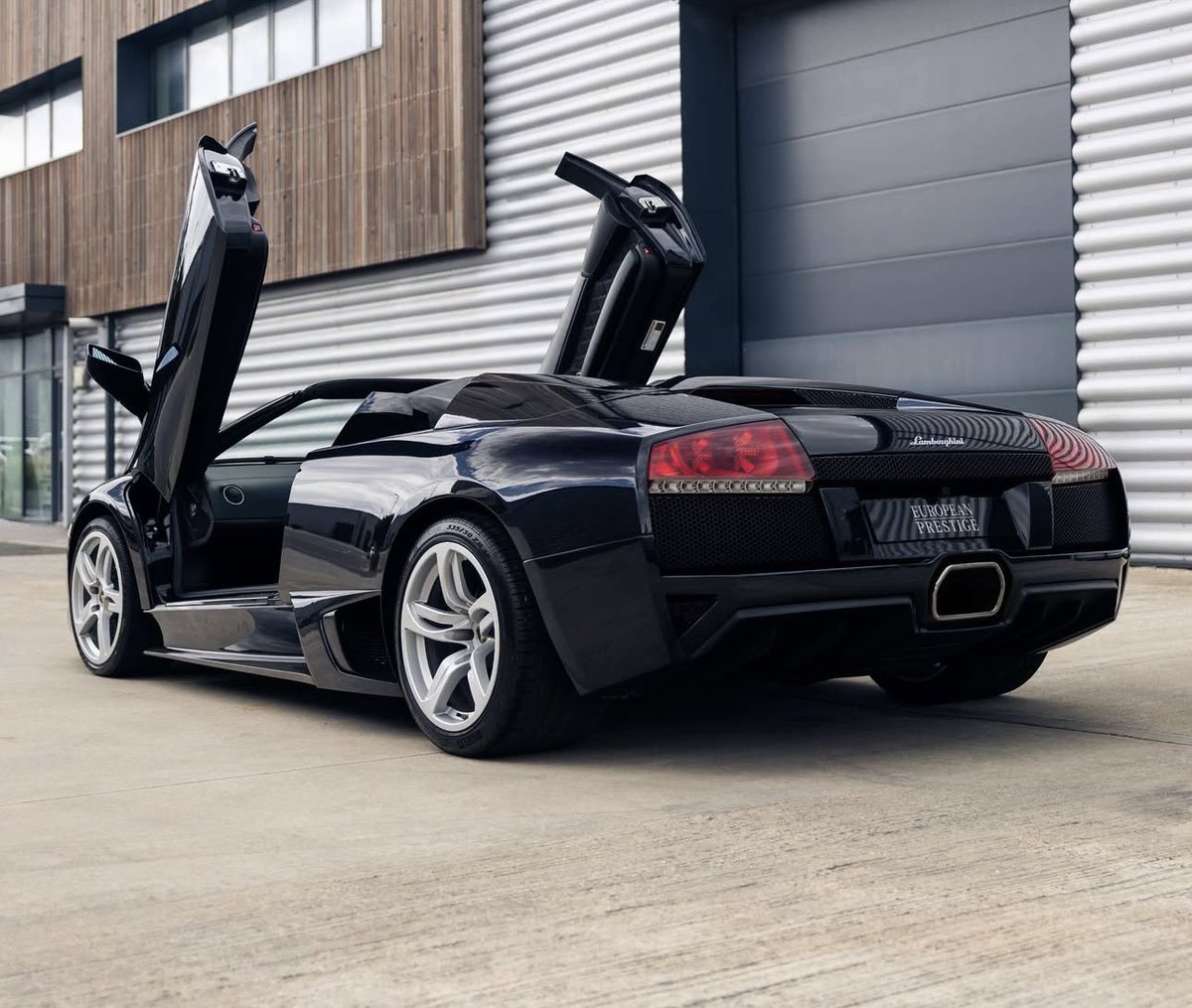 LamboCIub's tweet photo. Nero Pegaso Murcielago LP640 Roadster https://t.co/S2Xx4zkcN5