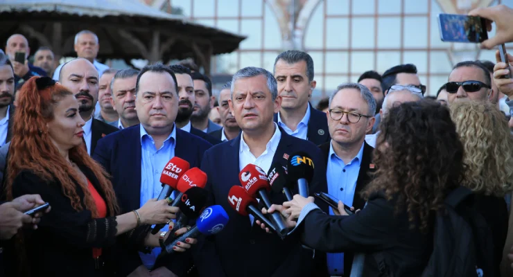 Özgür Özel'den Financial Times'a: Türkiye'nin Siyasal Gidişatına Müttefiklerin Müdahalesi Kabul Edilemez