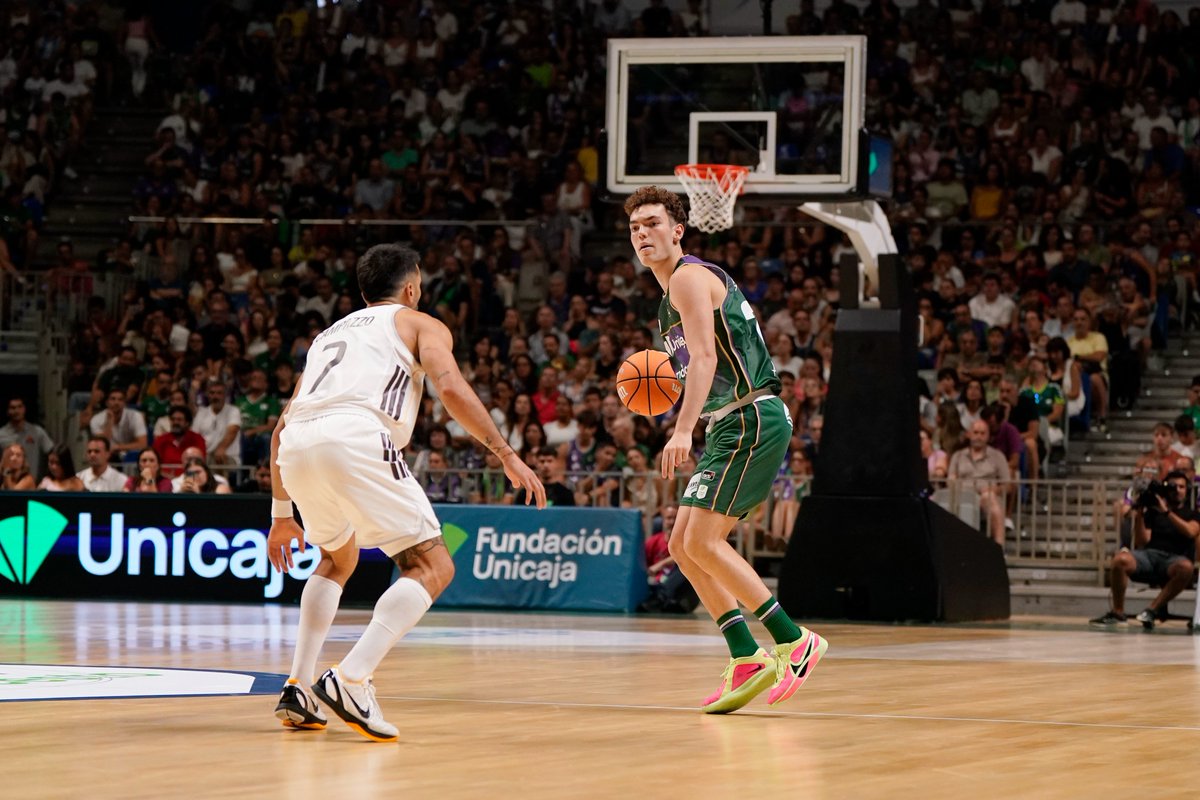 unicajaCB's tweet photo. 🏀 Manu Trujillo, cedido a Córdoba para jugar en Primera FEB

🍀 ¡SUERTE, MANU!

📰 NOTICIA https://t.co/QSLpw3yId9

💚💜 #YoSoyDelUnicaja #ADNGuindos https://t.co/9vZcfp1CLY
