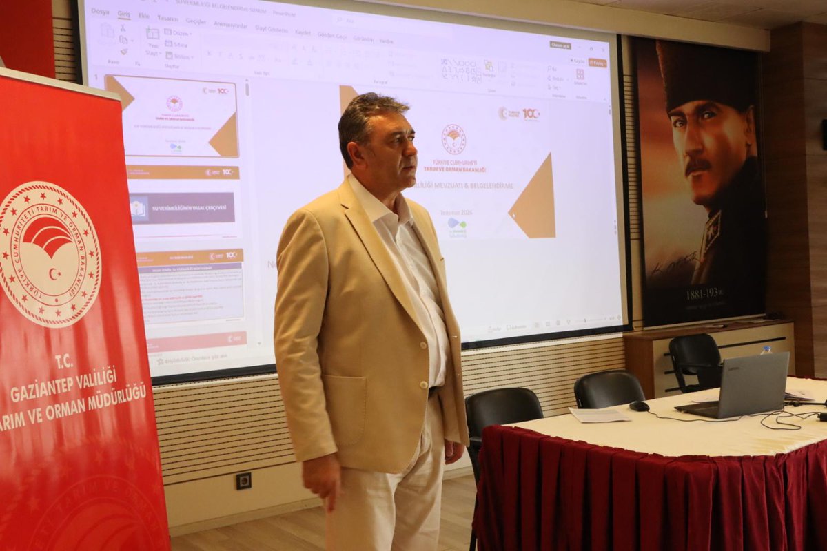 anteptarimill's tweet photo. İlimiz Su Kurulu Toplantısı, Vali Yardımcımız Sayın Hüseyin KAPTAN başkanlığında gerçekleştirildi.

İl Müdürümüz Sayın İbrahim SAĞLAM ile kurul üyelerinin katılım sağladığı toplantıda, 2024-2025 yıllarında alınan kurul kararlarının uygulama süreçleri değerlendirilirken, 2026 yılına yönelik alınması planlanan kararlar hakkında görüş alışverişinde bulunuldu.

Toplantıda ayrıca, Organize Sanayi Bölgesinde (OSB) faaliyet gösteren işletmelere yönelik Mavi, Yeşil ve Turkuaz Su Belgelendirme Sistemi hakkında Bakanlığımız tarafından oluşturulan uygulama ve işleyiş süreci katılımcılara detaylı olarak aktarıldı.

Katılımcıların görüş ve önerilerinin alındığı soru-cevap bölümünün ardından toplantı sona erdi.
@TCTarim @ibrahimyumakli @ibrahimsaglam46 @tobeydb @SuYonetimi @suverimliligiTR
