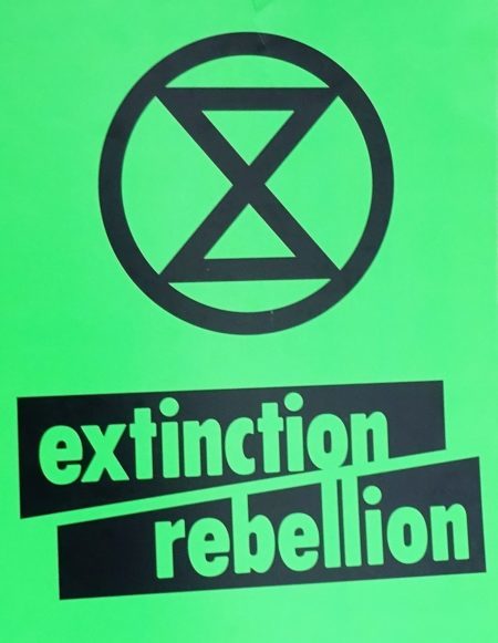 twitkwats's tweet photo. @_owenobrien_ Dank dat je ons weer op de hoogte houdt Owen. En ik heb voor de protesterende boeren een tip: Plak deze sticker op je tractor en je komt overal mee weg https://t.co/JLDTWMkHL6