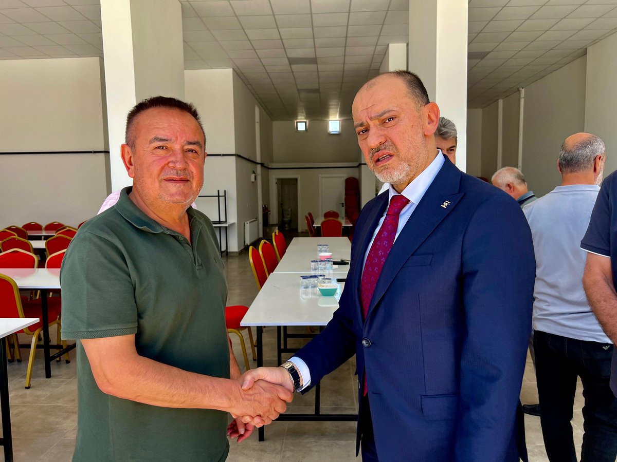 akyenimahalle06's tweet photo. İlçe Başkanımız @ekremyuce06 İlçe Yürütme ve Yönetim Kurulu Üyelerimiz, Belediye Meclis Üyelerimiz ile birlikte, önceki dönem Hurdacılar Odası Başkanı İrfan Çinkaya’ya, kıymetli annesinin vefatı dolayısıyla taziye ziyaretinde bulunduk.

Merhumeye Allah’tan rahmet; İrfan Çinkaya’ya, ailesine ve yakınlarına sabır ve başsağlığı diliyoruz. Mekânı cennet olsun.