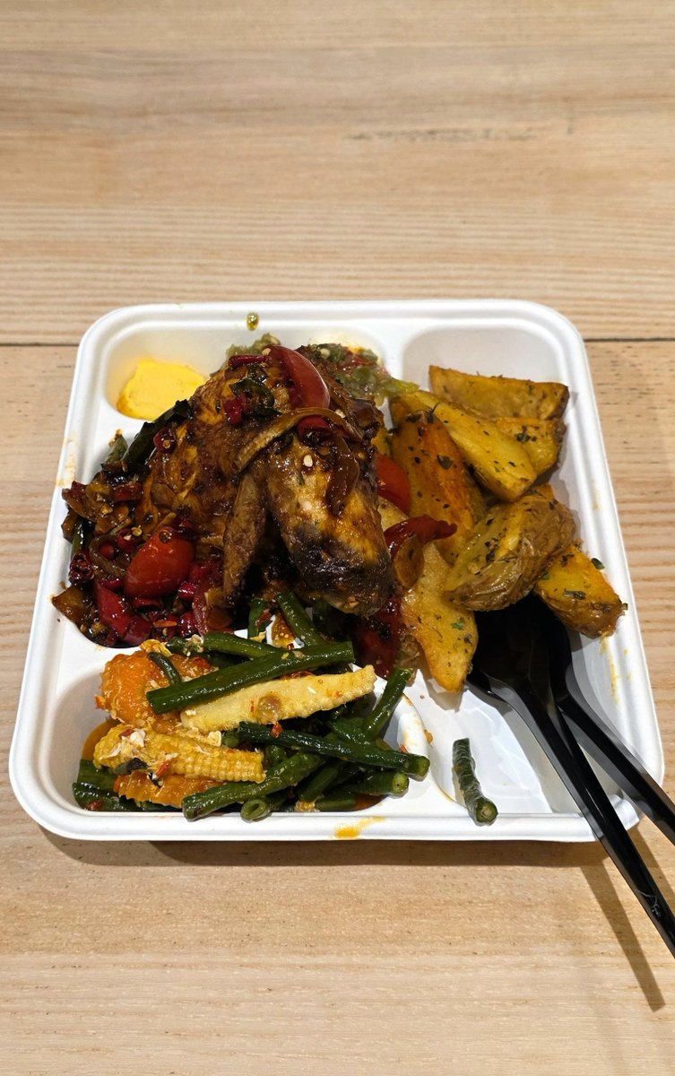 dimoodin's tweet photo. Makanan ter-worth it se Mall Grand Indonesia!
Buffet Set:
1 pillihan karbo, 1 pilihan protein dan 2 pilihan sayur atau
1 pilihan karbo, 2 pilihan protein dan 1 pilihan sayur
Cuma 45K 😭 https://t.co/3j9RZ6f4Y9