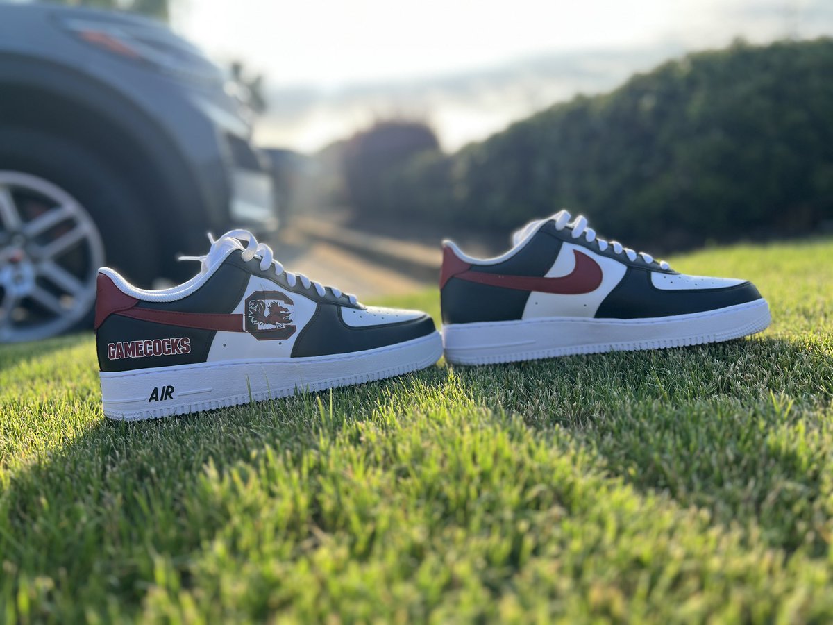 JustinKing's tweet photo. It is time. #nike https://t.co/pFZz8kLeuN