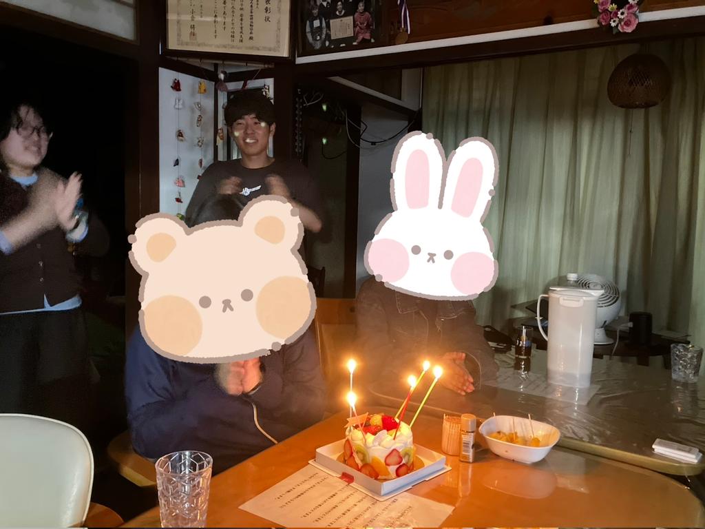 itoconchi's tweet photo. 今日はいとこ２人の誕生会🎂ろうそくを立てたバースデーケーキを囲んで、みんなで🎵Happybirthday🎵を歌ってお祝いしました。好きなアニメの話や夏らしくホラーの話で盛り上がる一方で、学校やバイトでの悩みについてもお互い助言し合ったり。あたたかな一日でした🍀 https://t.co/IaRuOrghzV