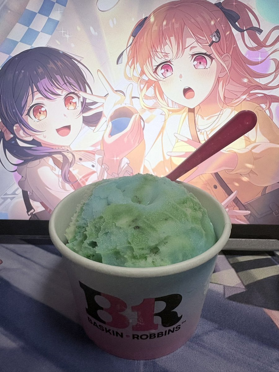 Subre01's tweet photo. サーティワン行ってきた！
コラボ目当てで行ったわけではないけど、1時間半も並びました😇
まじで行く日を間違えました🥹 https://t.co/mNNeRcyNU5