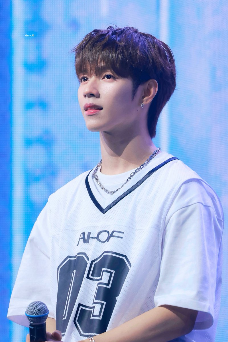 J0421L's tweet photo. 250701 데뷔 쇼케이스

데뷔 1주년 축하해💛

#제이엘 #JL 
#AHOF #아홉
#아홉이들_태어난지_1년 https://t.co/SXMnyEbYaA