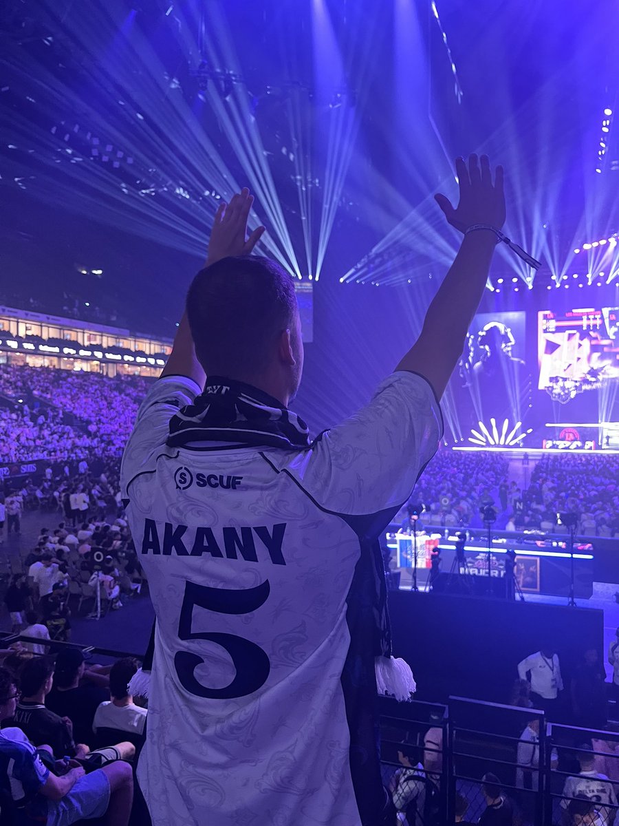 AkanyLP's tweet photo. Aucun mot ne peut vraiment décrire ce Major COD de Paris 🔥 Fier d’avoir fait partie de l’aventure avec @gentlesuits.
C’était une expérience de dingue !

Très heureux également d’avoir revu toutes les personnes que j’ai eu le plaisir de croiser durant cet événement. https://t.co/CS2la991wD