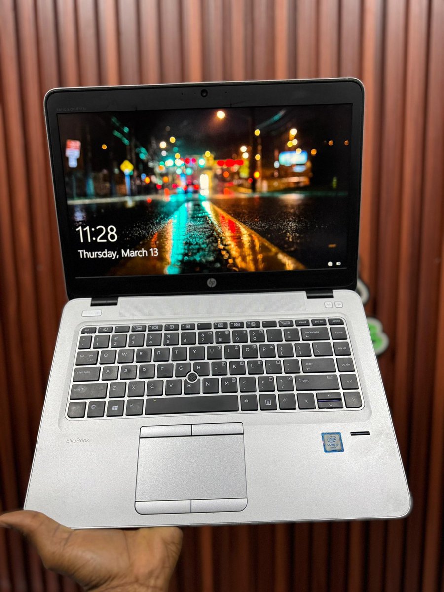 TechShackHQ's tweet photo. *HP ELITEBOOK 840 G3*
Intel®️ core i5 6th gen vpro max turbo frequency
•14 inches"
•Memory speed : 2400mhz 
•Ram :8GB DDR4
•128GBSSD +500GB HDD
•Graphics:  intel UHD 520(4GB)
•USB type C
•FHD display   
•Charger 🔌

Ghc: 2.8k 
☎️0241636577 https://t.co/rAUfF7Id68