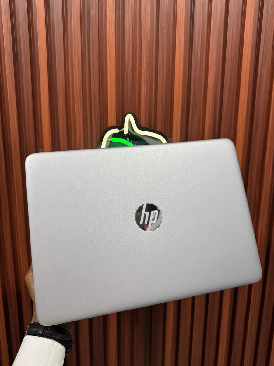 TechShackHQ's tweet photo. *HP ELITEBOOK 840 G3*
Intel®️ core i5 6th gen vpro max turbo frequency
•14 inches"
•Memory speed : 2400mhz 
•Ram :8GB DDR4
•128GBSSD +500GB HDD
•Graphics:  intel UHD 520(4GB)
•USB type C
•FHD display   
•Charger 🔌

Ghc: 2.8k 
☎️0241636577 https://t.co/rAUfF7Id68