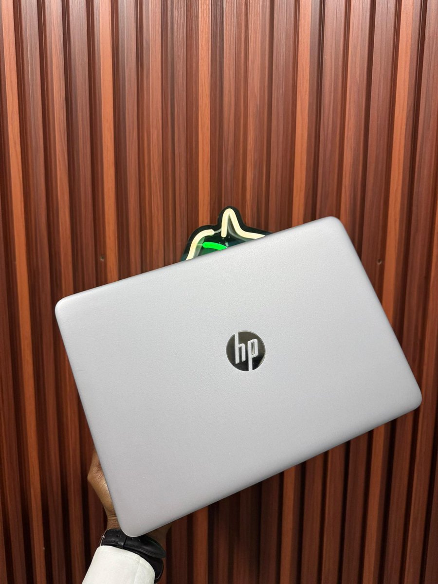 TechShackHQ's tweet photo. *HP ELITEBOOK 840 G3*
Intel®️ core i5 6th gen vpro max turbo frequency
•14 inches"
•Memory speed : 2400mhz 
•Ram :8GB DDR4
•128GBSSD +500GB HDD
•Graphics:  intel UHD 520(4GB)
•USB type C
•FHD display   
•Charger 🔌

Ghc: 2.8k 
☎️0241636577 https://t.co/rAUfF7Id68