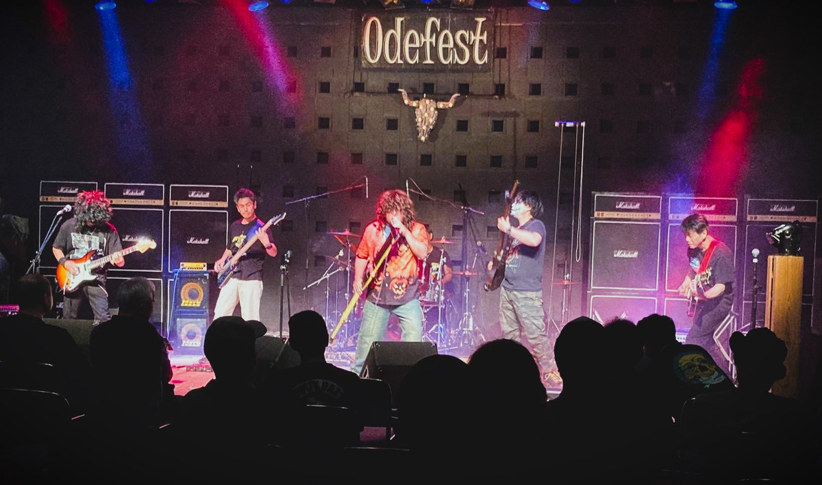 Odefest's tweet photo. 『おでフェスト2026』写真！

トップバッターは、このバンド！
"メロディック・スピード・パワーメタルなら俺たちに任せろ！"

5月に四十周年アニバーサリーツアーで来日公演を東京・大阪で行ったばかりのジャーマンメタルの雄「HELLOWEEN」トリビュート、その名も『ELLOWEEN（エロウィン）』が、 https://t.co/QLzuPDm5wa