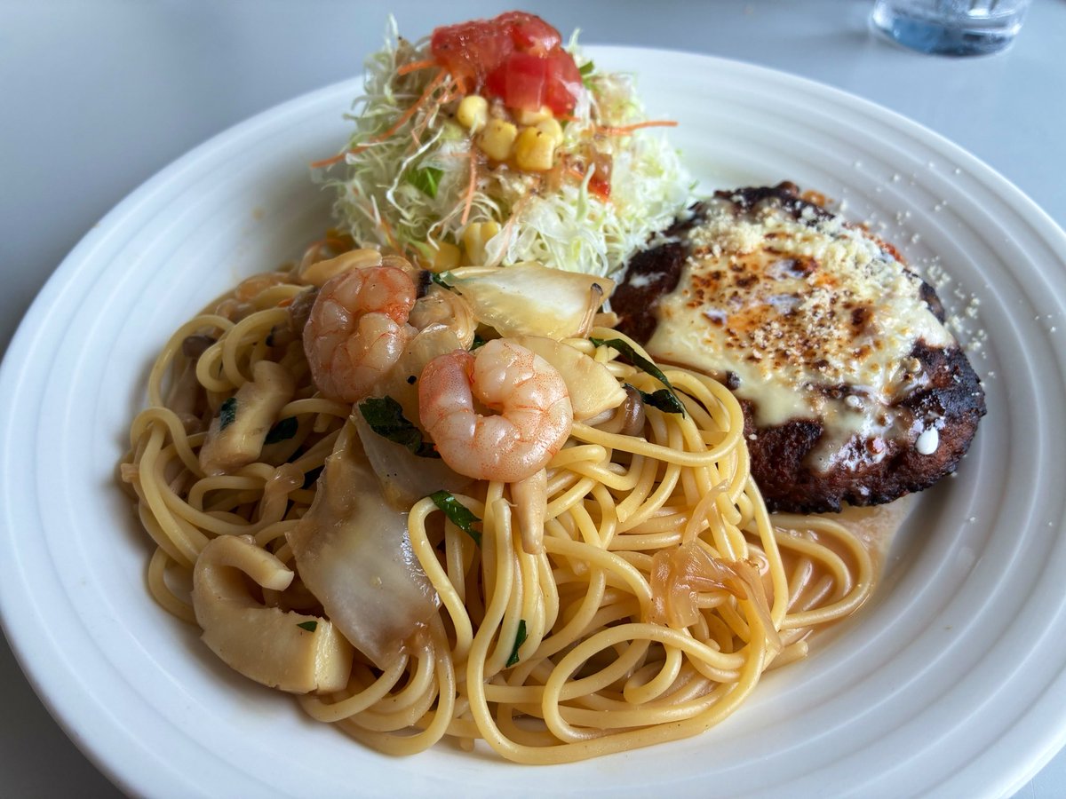 karin_1985's tweet photo. 賄い『和風醤油スパとチーズハンバーグ』

7月がスタートですね。
今日から新しいアルバイトスタッフも仲間入り。
かりん亭で働こうと思ってくれたことに感謝です。
まずは、skillよりwillを伝えられたらなと思います。
うちでの経験が将来への一助となりますように。

今月も宜しくお願いします* https://t.co/qkkYUu757S