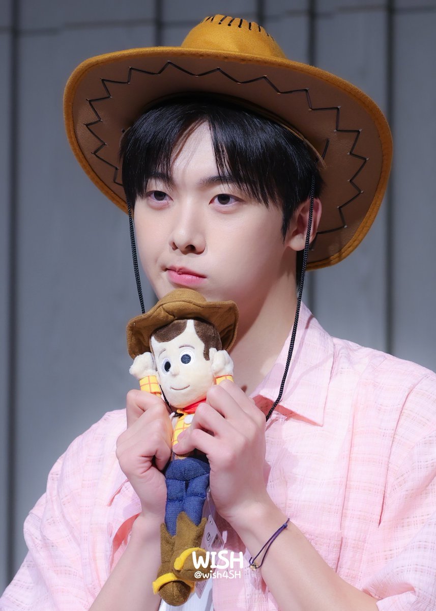 wish4SH's tweet photo. 260628 라이징스타 대면
딴우디

#윤산하 #YOONSANHA #ユンサナ 
#아스트로 #ASTRO #アストロ 
#NO_REASON https://t.co/lJNqpkeOtD