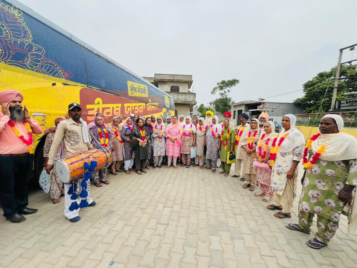 narinder_bharaj's tweet photo. ਮੁੱਖ ਮੰਤਰੀ ਤੀਰਥ ਯਾਤਰਾ ਸਕੀਮ ਤਹਿਤ ਅੱਜ ਪਿੰਡ ਬਾਲਦ ਖੁਰਦ ਤੋਂ ਸ਼ਰਧਾਲੂਆਂ ਦੀਆਂ ਦੋ ਬੱਸਾਂ ਨੂੰ ਤੀਰਥ ਯਾਤਰਾ ਲਈ ਰਵਾਨਾ ਕੀਤਾ।ਪੰਜਾਬ ਸਰਕਾਰ ਵੱਲੋਂ ਬਜ਼ੁਰਗਾਂ ਅਤੇ ਸ਼ਰਧਾਲੂਆਂ ਦੀਆਂ ਆਸਥਾਵਾਂ ਦਾ ਸਤਿਕਾਰ ਕਰਦਿਆਂ ਉਨ੍ਹਾਂ ਨੂੰ ਮੁਫ਼ਤ ਤੀਰਥ ਯਾਤਰਾ ਦੀ ਸਹੂਲਤ ਪ੍ਰਦਾਨ ਕੀਤੀ ਜਾ ਰਹੀ ਹੈ। ਯਾਤਰਾ ’ਤੇ ਜਾ ਰਹੇ ਸਮੂਹ ਸ਼ਰਧਾਲੂਆਂ ਨੂੰ ਮੰਗਲਮਈ ਯਾਤਰਾ ਦੀਆਂ ਦਿਲੋਂ ਸ਼ੁਭਕਾਮਨਾਵਾਂ…

@BhagwantMann @ArvindKejriwal  @msisodia @AamAadmiParty