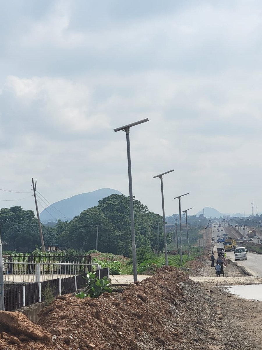 TrackaNG's tweet photo. In Sept 2025, N15.8m was paid to BENGING AND ASSOCIATE LTD for the Installation of Solar Powered Streetlights in Tunga-Maje along Zuba-Abaji Dual Carriageway FCT. 

We tracked and report that 25 solar-powered street lights have been installed along Zuba/Abaji. https://t.co/KSACvSCW7U