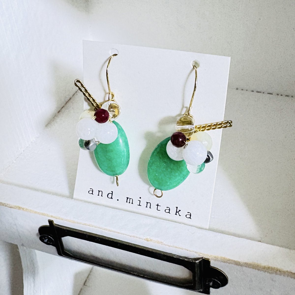 AndMintaka's tweet photo. 天然石とワイヤーで作ったクリームソーダ🍒フックピアス

販売中です♪

#Handmade
#天然石アクセサリー
#クリームソーダ https://t.co/kI9bn77yOr