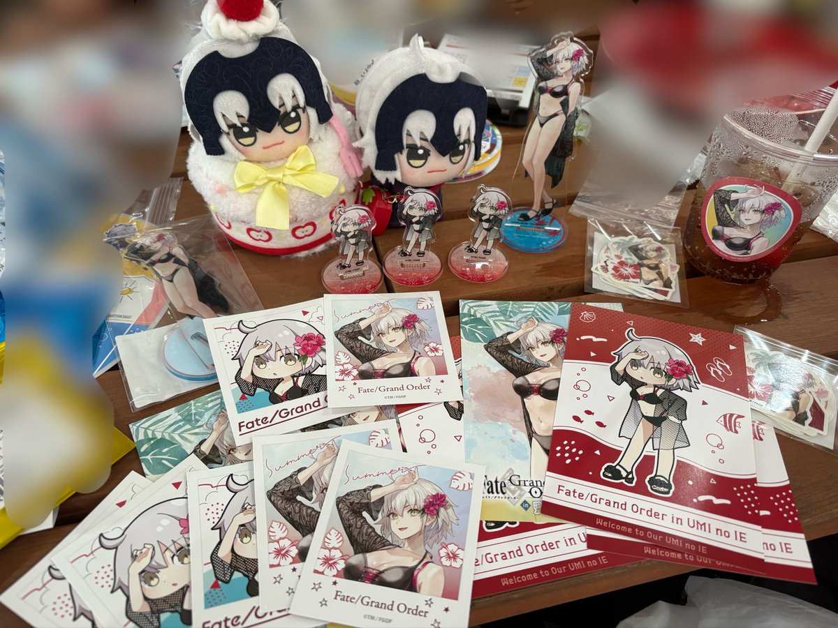 roro_982's tweet photo. グッズ2店舗分で合計約10万です💸
これからは雑草と家にたくさんある犬の抜け毛を食べて暮らそうと思います。 https://t.co/5qEWpjOEwc