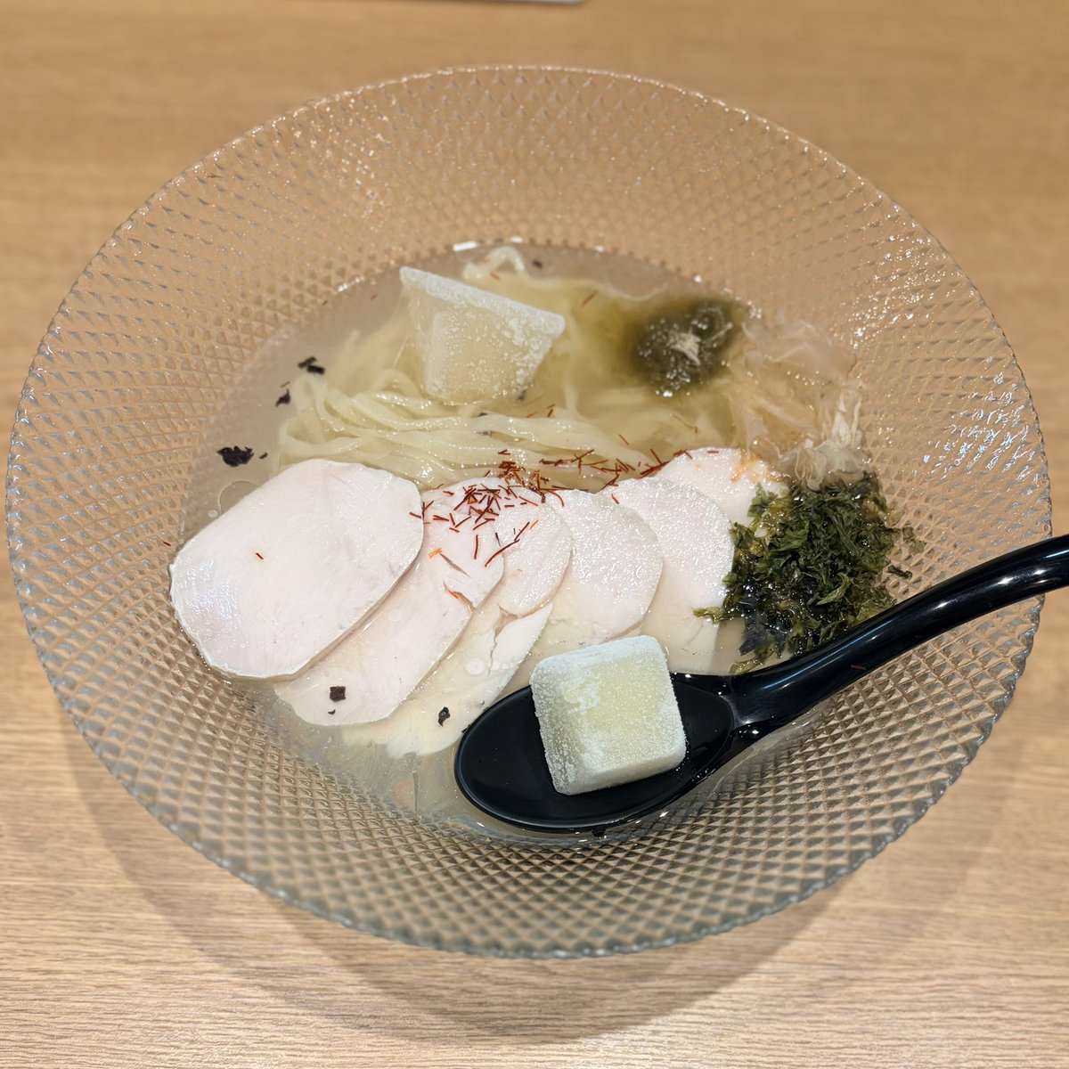 Regulus_Sigwolf's tweet photo. ご希望に従って♡
やっぱり冷やし最高過ぎる(ᵒ͈̑ڡᵒ͈̑ )
ちょっぴり豪華にチャーシュー増し
鶏ご飯が残ってた！ラッキー♪
…足りずにご飯頼む従妹
因みに麺増しもしてる…やるなぁ
まだ足引き摺ってるけど、腎結石怖過ぎ
#とりそば翔 2026.048杯目 https://t.co/hJuoDq8UGl