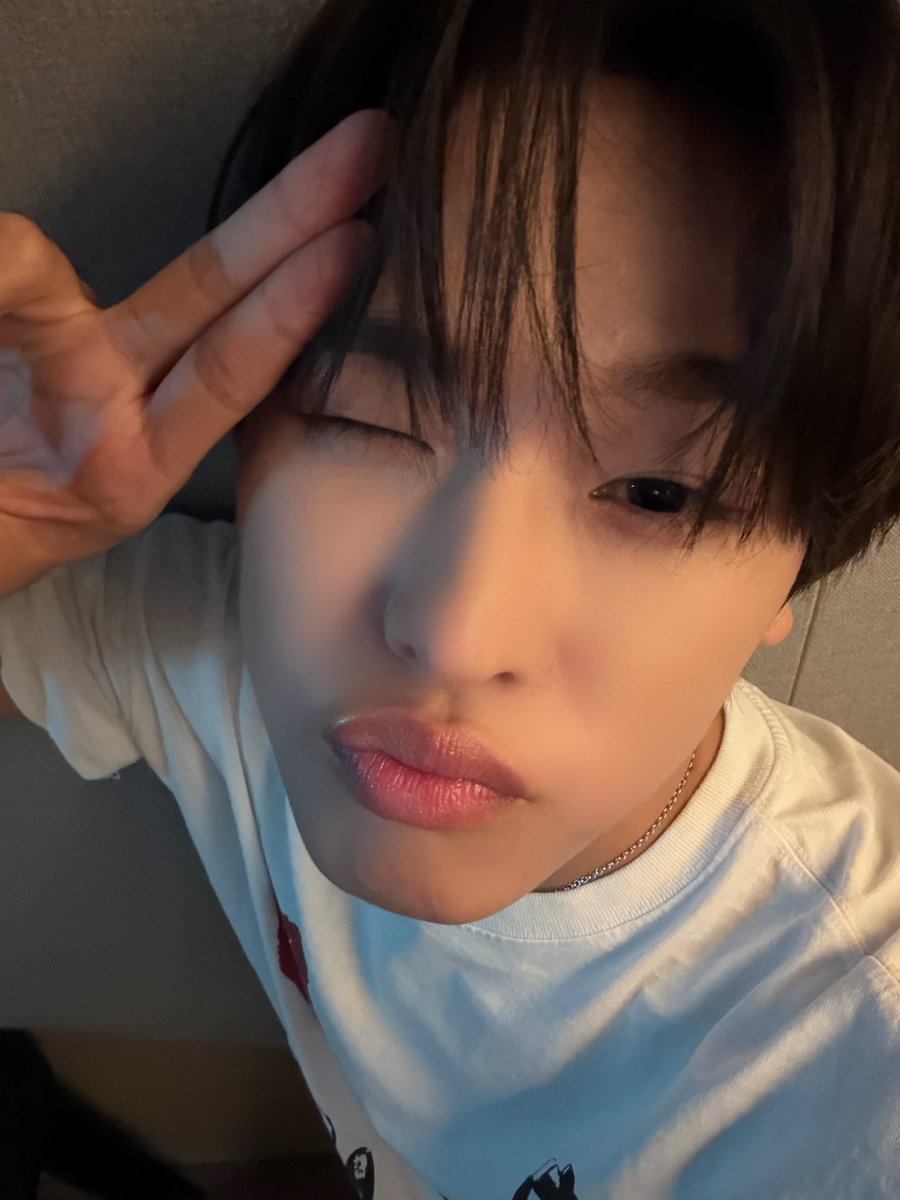 daengkuri23's tweet photo. 쿠잉에 새로운 포즈에 너무 좋네💖💖 https://t.co/HkTeM67Pts