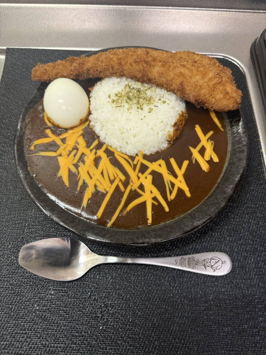 YuuHatesAll's tweet photo. 子供の頃はトイレに幽霊出そうですごく怖かったけれど今は出て欲しい。幽霊におしっこかけたらどうなるんだろ。怒るかな？消えるかな？でもおしっこしてる時に現れる奴が悪いんだからな。ちょっと考えたらわかるでしょうが⛲️

一昨日の昼と夜と昨日と今日の昼のカレーです。確認よろしくお願いします🪬 https://t.co/2VaED82htS