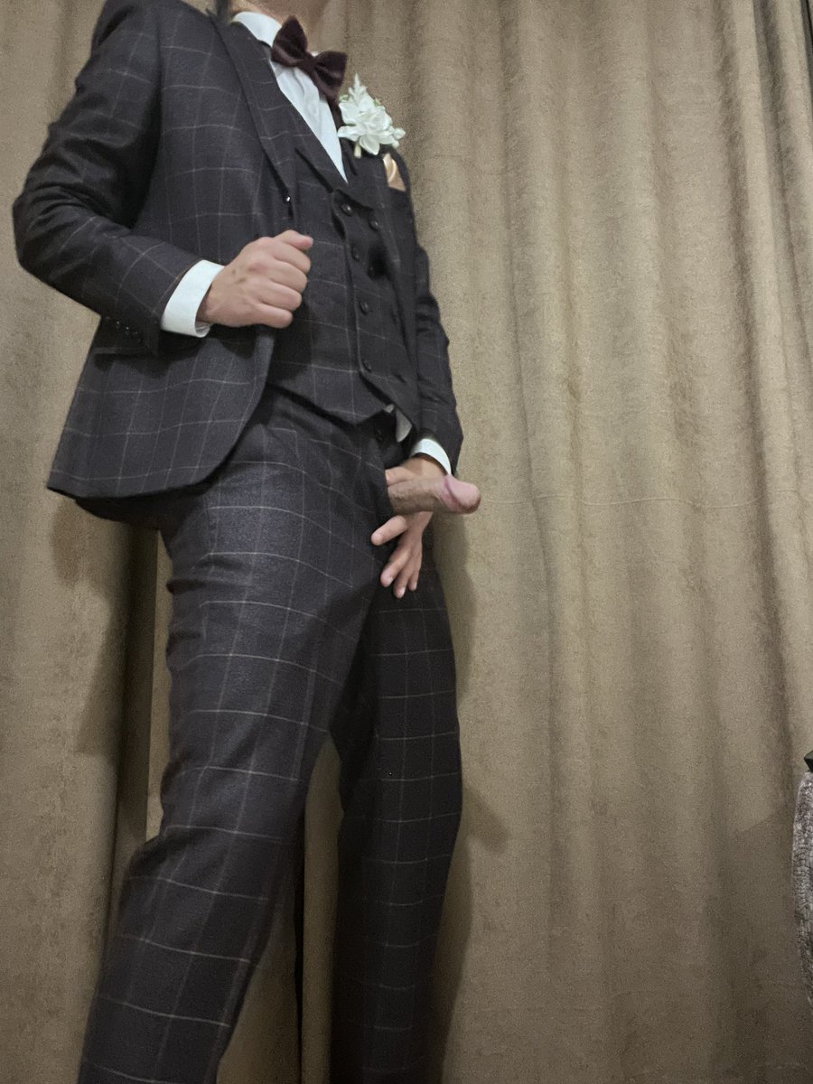 Daoler156171's tweet photo. Are there any guys in wedding suits or with intimate photos from weddings?
🤵🏻‍♂️ I’m so horny
#suitedplay #menatplay #suitbulge #gaysuit #suitgay #suitedfetish #menatplay #tuxedo #tux #wedd #wedding #gay https://t.co/QEqp3G0cWa
