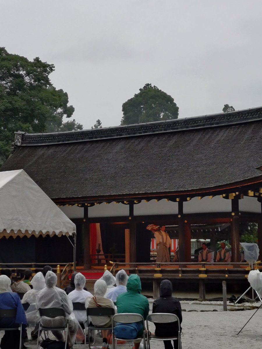 tsudahiroya's tweet photo. 賀茂御戸代能へ

狂言『蝸牛』面白かった☺

#賀茂別雷神社 https://t.co/rXi3eAm6Kk