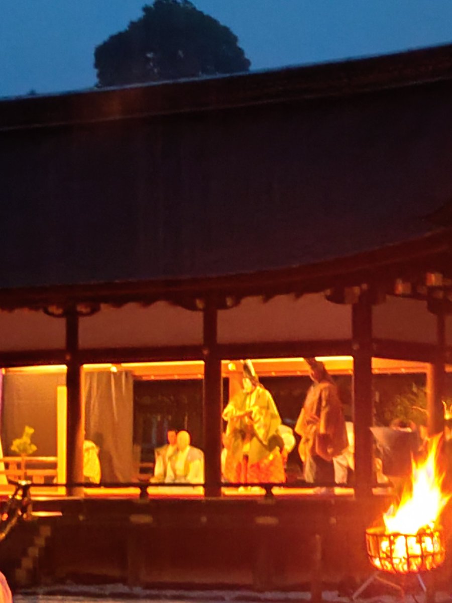 tsudahiroya's tweet photo. 賀茂御戸代能へ

狂言『蝸牛』面白かった☺

#賀茂別雷神社 https://t.co/rXi3eAm6Kk
