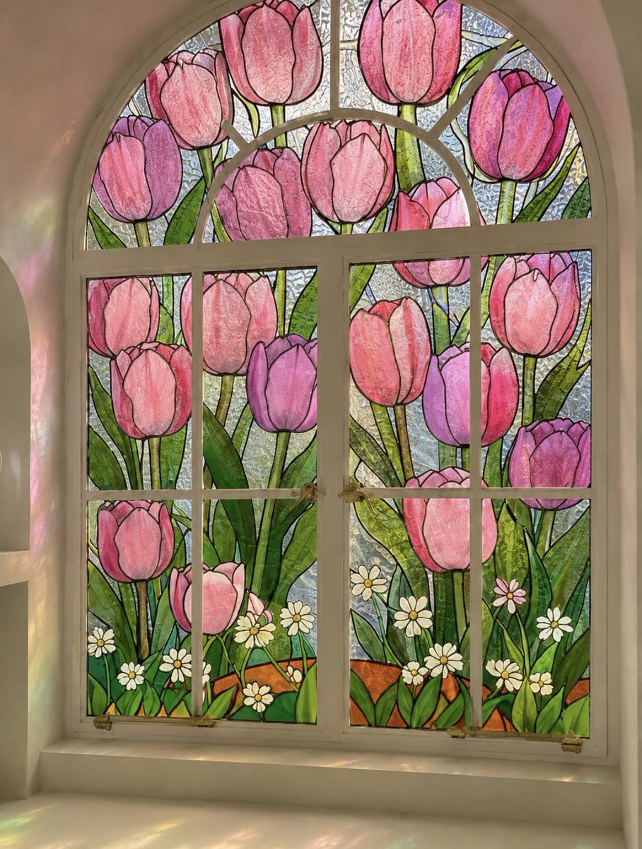 _Naturaee's tweet photo. tulip glass 🌷 https://t.co/Kc8A8LySAs