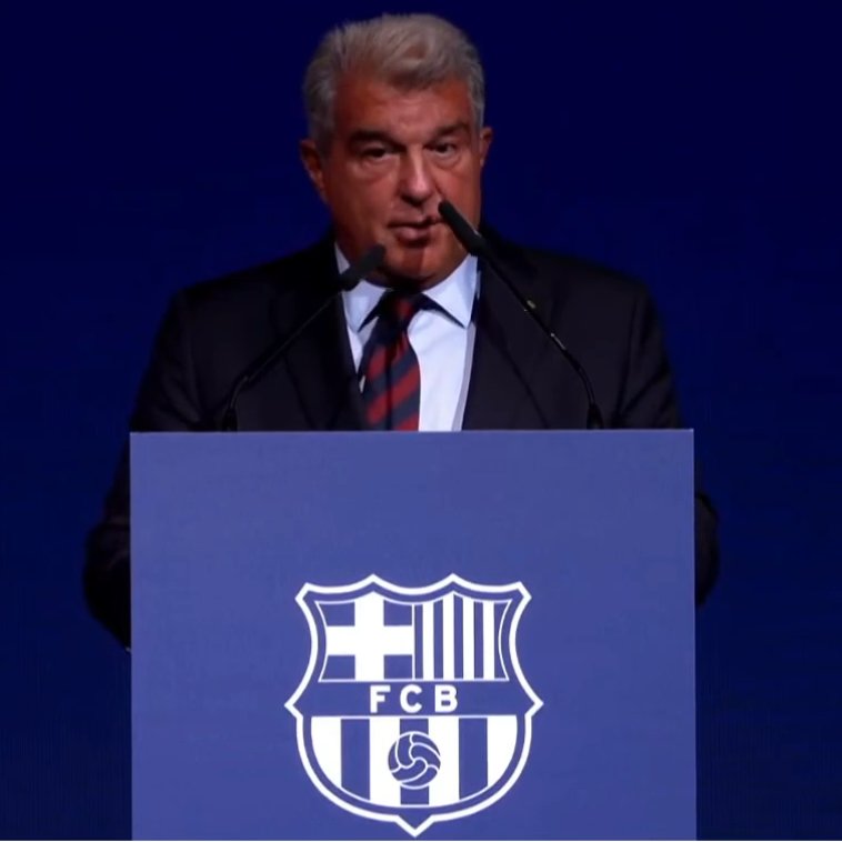barcaaltoque's tweet photo. ‼️🗣️Joan Laporta a Javier Tebas: "Tebas, te considero ahora un amigo".
"Como dices, será el mejor estadio de Europa sin duda. Y nos generará muchos ingresos hasta que la Liga nos conceda el FairPlay financiero que necesitamos".
#Transfers #FCB #JavierTebas #JoanLaporta https://t.co/aq0fdQbi6r
