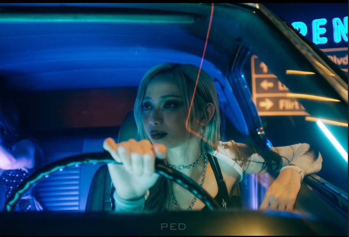 gwenloicrumbss's tweet photo. gwen driving us all crazy! like, gets ba? 😫 accckk so pretty! https://t.co/9OwU8Kb9eM