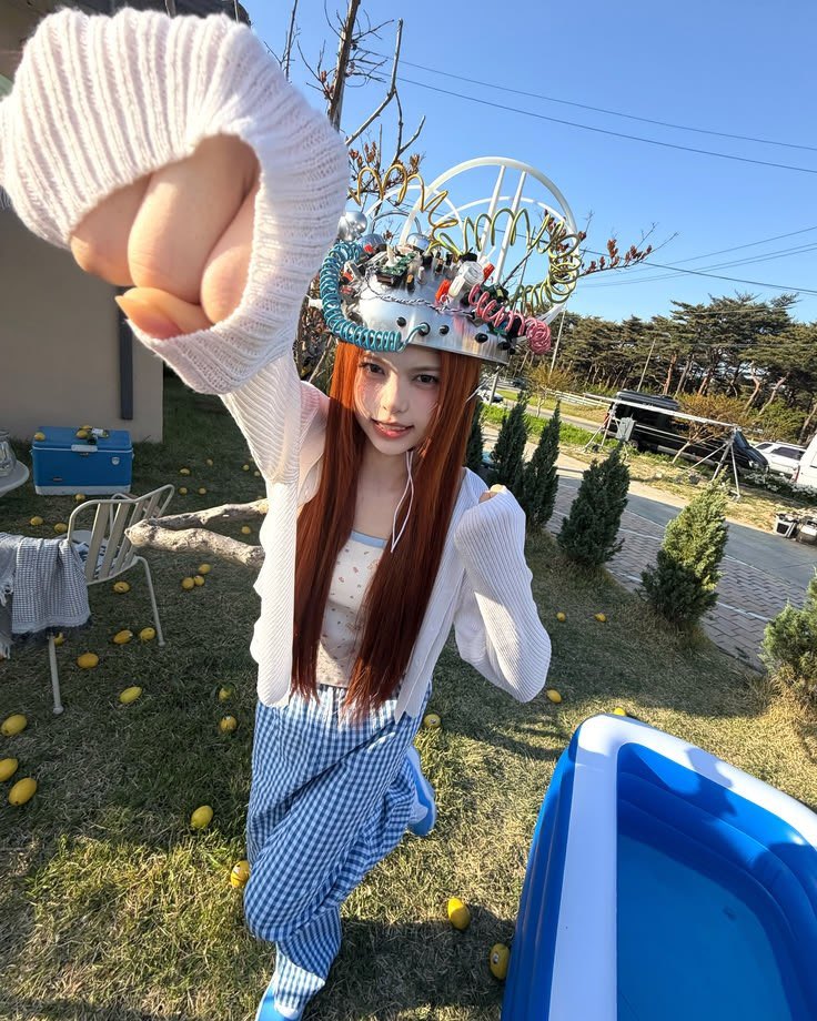 LEEEYIAN's tweet photo. go away or i’ll punch you ⁉️ https://t.co/ZZKh5sFicL
