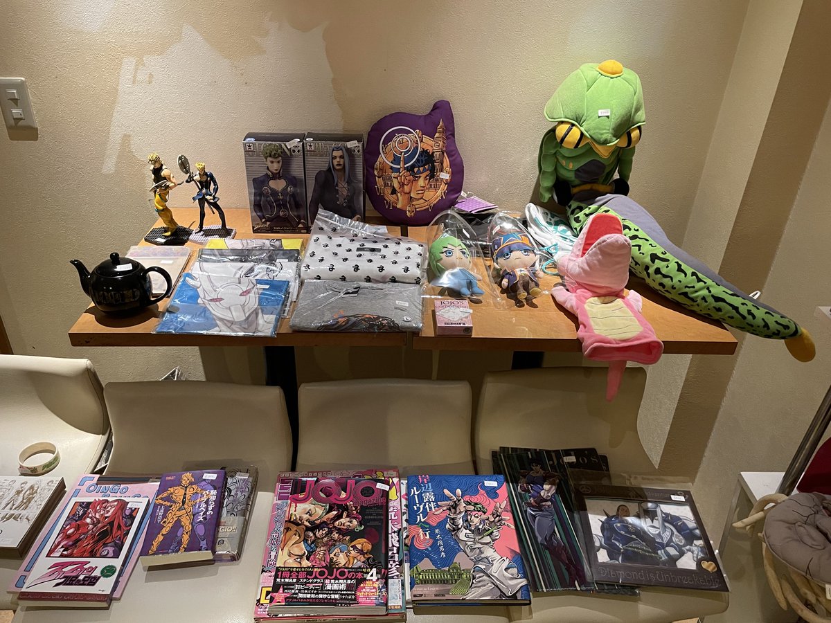 ubashyaa's tweet photo. 明日も時間作れそうなので18時過ぎから2、3時間店いてますッ！
かなりお安くしてますがまとめ買い等値引き交渉可能です！
コミックスもまだSBR以外全巻あります！
是非お待ちしてます🙇 https://t.co/JvKeMmWrlH