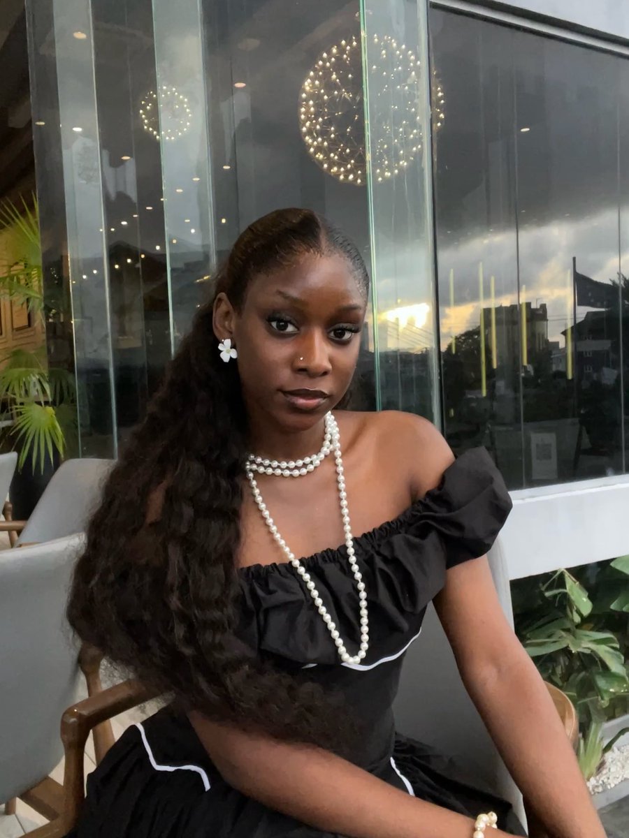 livingasannie_'s tweet photo. Still worth a fortune with or without makeup! 🙂‍↔️😝  Understood?! https://t.co/t0hyL2INwh