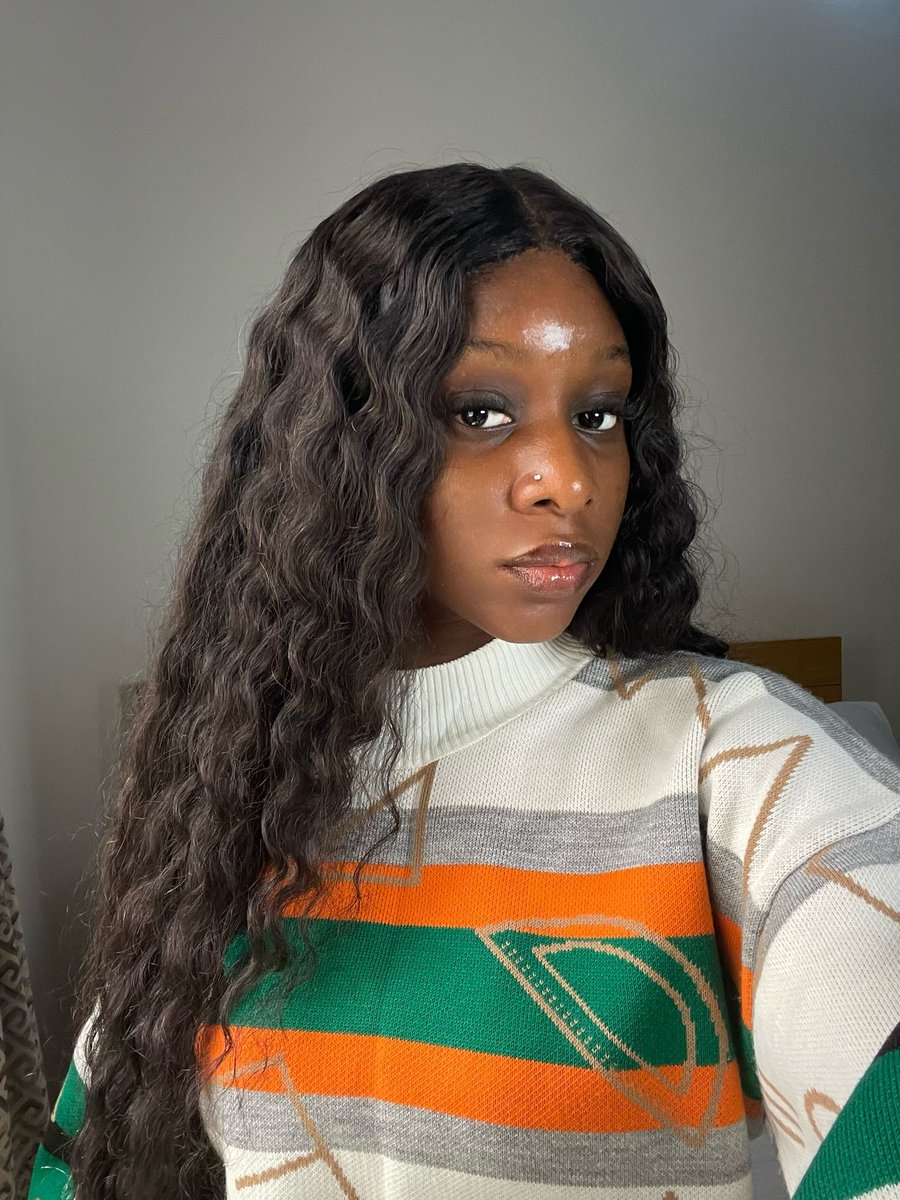 livingasannie_'s tweet photo. Still worth a fortune with or without makeup! 🙂‍↔️😝  Understood?! https://t.co/t0hyL2INwh