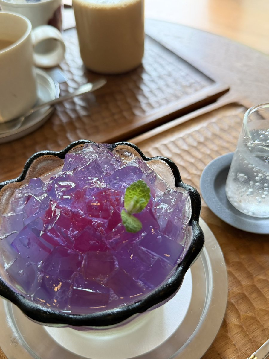 se_le___ne27's tweet photo. 期間限定のあじさいゼリーを食べに行きました https://t.co/bQhqrvFrbO