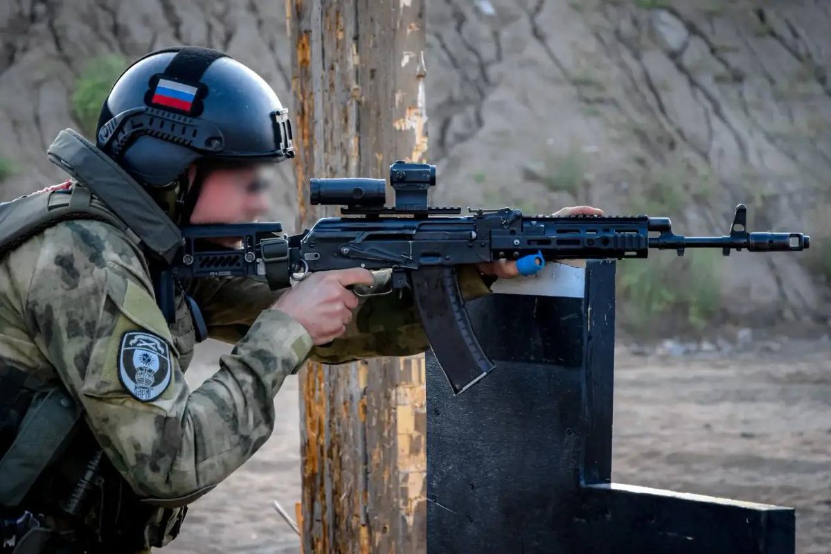 TheGreyPatriot_'s tweet photo. 🇷🇺 Today's anniversary training of OMON unit "Varyag" from Main Rosgvardia Directorate for the city of Veliky Novgorod.

#Russia #Russian #Russians #Today #Rosgvardia #Police #Security #OMON #Tactical #Training #AK200 #Shooting https://t.co/Giohe1aam3