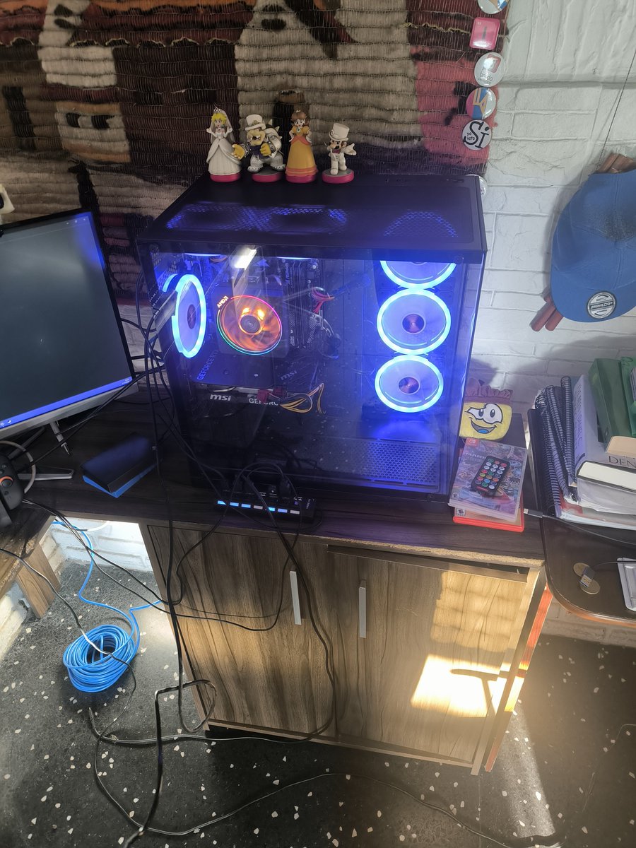 CuriousGuyZone's tweet photo. Guys I think prebuilds are the new PC strat again https://t.co/SOlIBojZeE