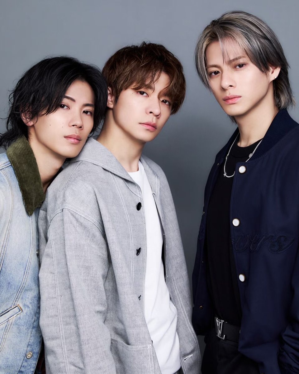 ellejapan's tweet photo. #Number_i が「#FNS歌謡祭夏」に登場🎤
2024年8月号特別版では、3人のこだわりが詰まったライブや楽曲制作について深堀り。デジタル限定インタビュー&amp;フォトをチェックして💭💘
#Number_i_FNS 

▼記事はこちら
https://t.co/3yePs7cEbH https://t.co/CzRpINwGuV