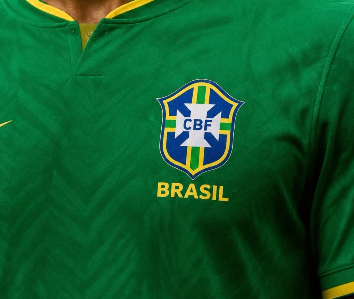 cronicaalvinegr's tweet photo. Problema que o escudo seria assim https://t.co/DF856UQD2M