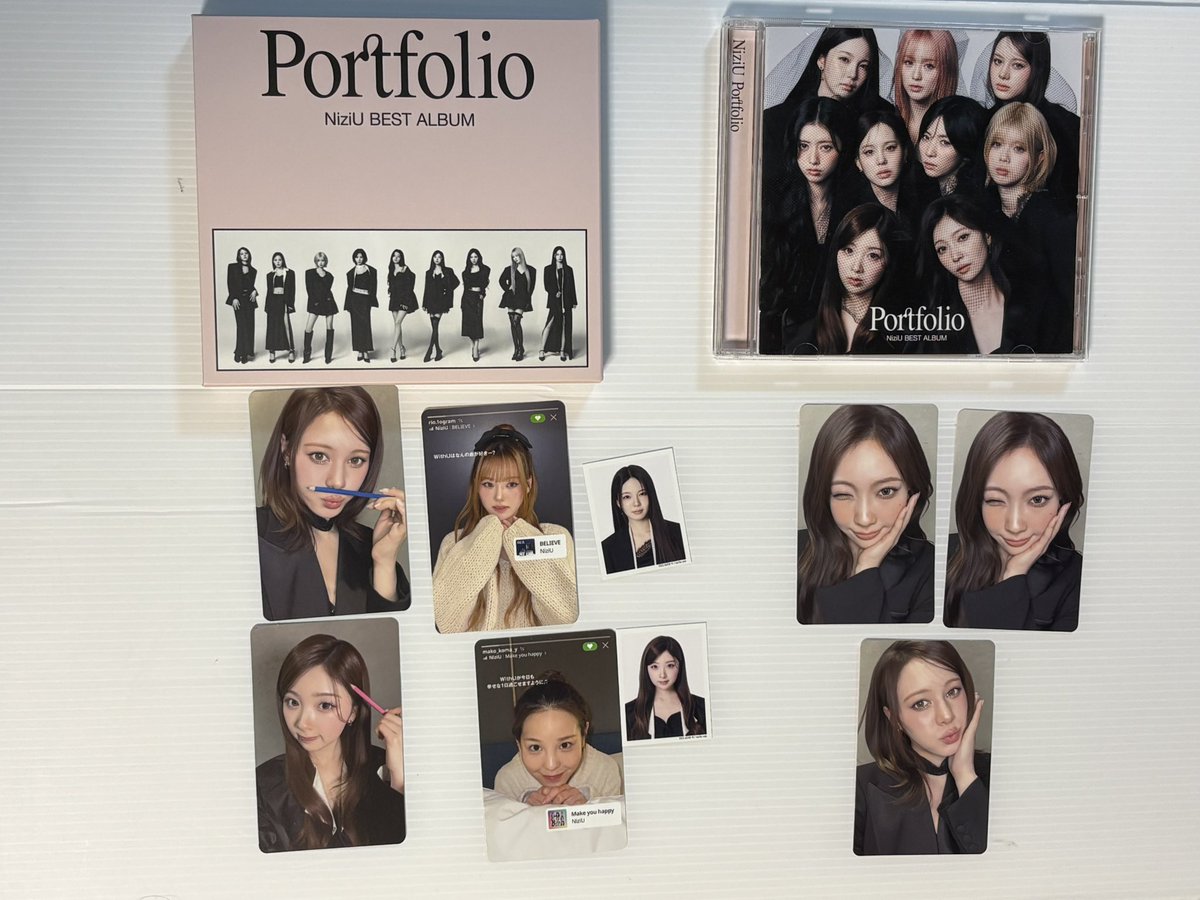 NiziU 皆さんこんばんはです。 NiziUのALBUM『Portfojio』を開封しま