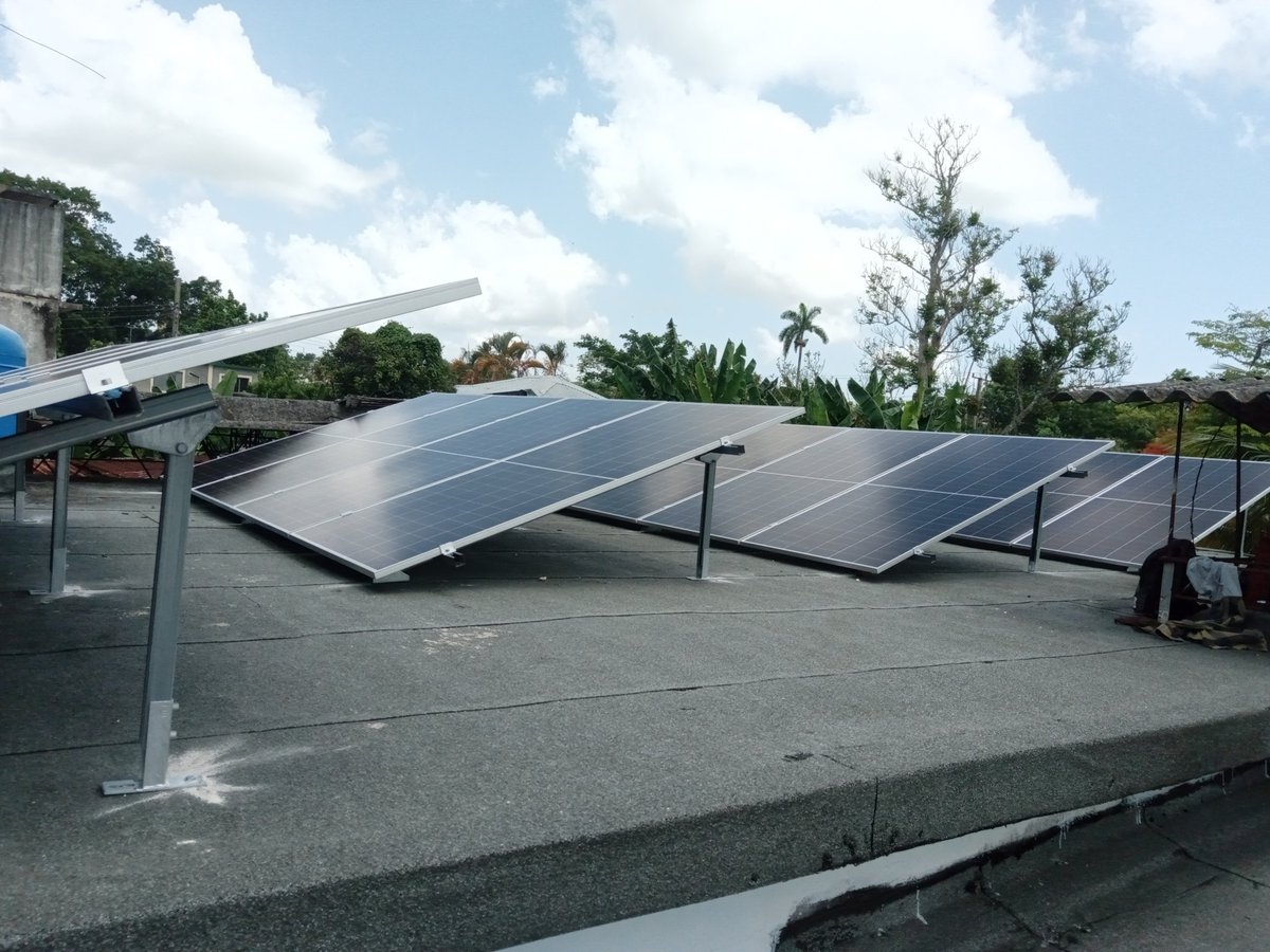 MaytinManuel's tweet photo. El cambio de la matriz energética 🪫 en @ETECSA_Cuba 🇨🇺 avanza ininterrumpidamente. Cada día son incorporados nuevos sistemas de respaldo en nuestros sitios tecnológicos 🗼☎️📱. @taniavel76 @fitocu @llopiz_m @AlonsoSybel #EtecsaTeAcompaña https://t.co/QC7q4hE6e8