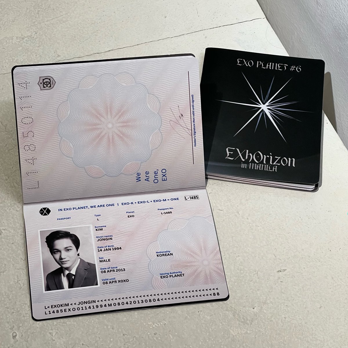 Lyykkkieee's tweet photo. Hi! I am opening a 5 slots for Passport and Snickers Set Collection to help me produce a one pager passport to be given away on both days! :)) 

link: https://t.co/vIXe2cxE3X

Rest assured that all funds will go directly to producing them. :) https://t.co/QJAlVSF7yf