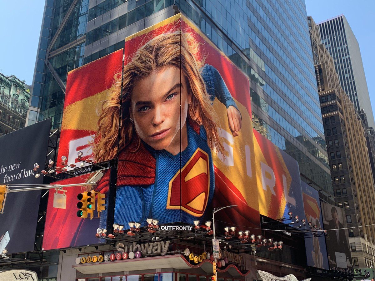 ClNEMANYA's tweet photo. Supergirl is playing in theatres worldwide https://t.co/eGlscAypN8