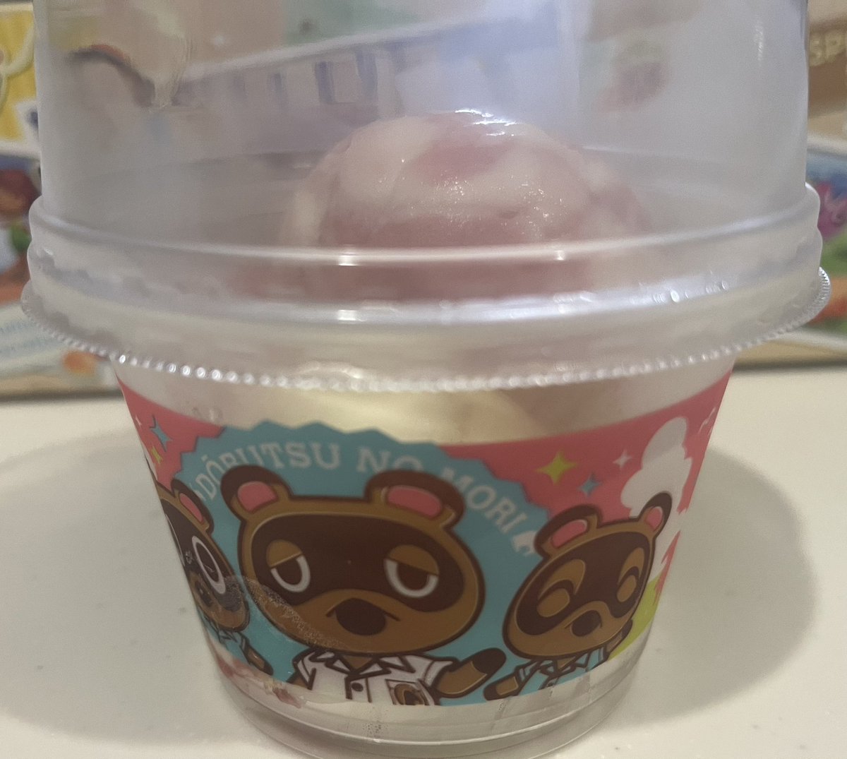mz80user's tweet photo. サーティワン✖︎どうぶつの森🌳🍨

今日（7/1）から販売開始✨

モバイルオーダーをして
受け取りに行ってきました😊

夕方でも長蛇の列😳💦

10分ほど待ちましたが、
モバイルオーダーだったので
スムーズに受け取ることができました🥰

人気の高さにびっくりです🍨✨

#サーティワン #どうぶつの森 https://t.co/zKcHO24bJW