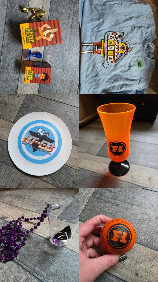 hankconvibes's tweet photo. I have a bunch of roosterteeth, camp camp, rwby, red vs blue, funhaus etc bits I'm dying to get rid of if anybody is interested! @RoosterTeeth 
uk shipping 
I also have the roosterteeth and achievement hunter tipsy elves onesies size large https://t.co/ZDQdz79Igk