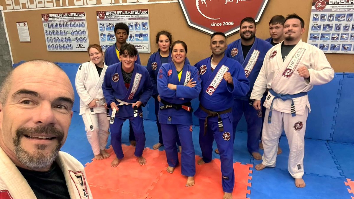 schubertbjj's tweet photo. Treino da noite de sexta-feira 29/06/2026.
Schubert Jiu-Jitsu Curitiba Gracie System. 
Venha fazer uma aula experimental. Informações WhatsApp 41 99950-5026 
#gratidaoJesus #SchubertJiujitsu #jiujitsucuritiba #jiujitsu graciejiujitsu https://t.co/dTAzY2dkmR