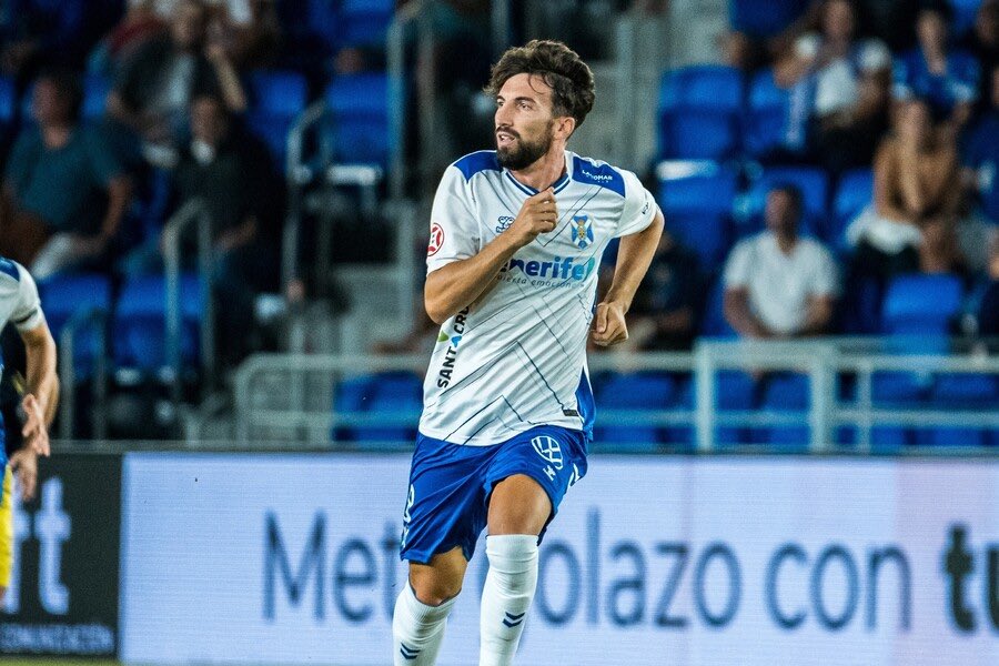 RadioMarcaTfe's tweet photo. El @CDTOficial anunció este martes que @14Perez14 no continuará. En #DirectoMarca le saludamos. 👋
¡Escucha! 👉 https://t.co/wXuGsXxRcz https://t.co/foCRMYAFBC