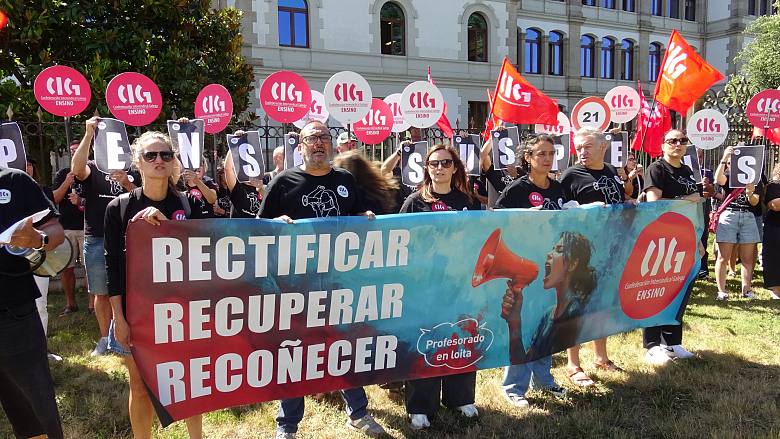 CIGEnsino's tweet photo. O profesorado galego suspende á Consellaría en dereitos, negociación e respecto no curso máis conflitivo dos últimos 40 anos
 https://t.co/2LUyao3vFu https://t.co/rAuXF4Wwfr