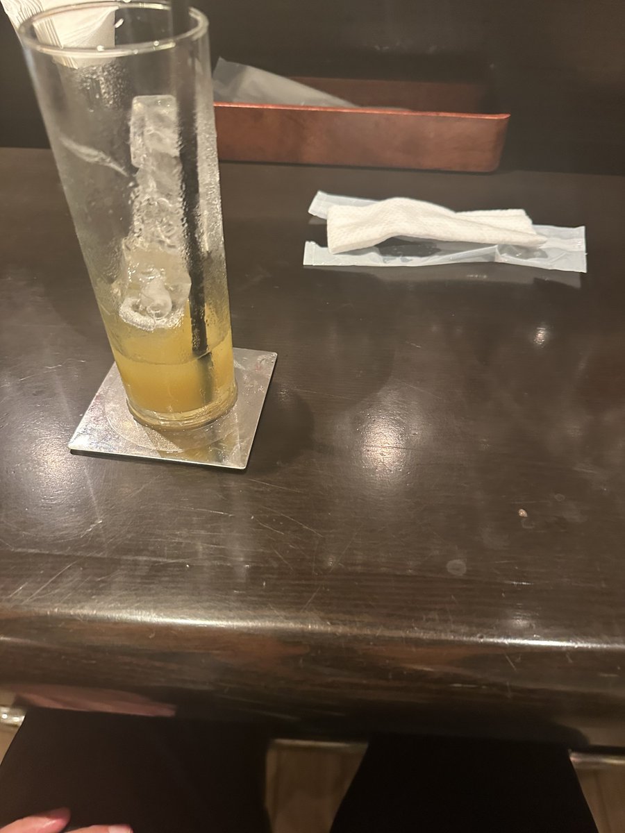 chi_adolph's tweet photo. 家の近くでイタリア料理が好きだから昨日フラット入ってみたら店員がめっちゃ話しかけてきて、隣座ってそのまま結構盛り上がってLINE交換してまた今日来た。 https://t.co/LUOoGiiNcS